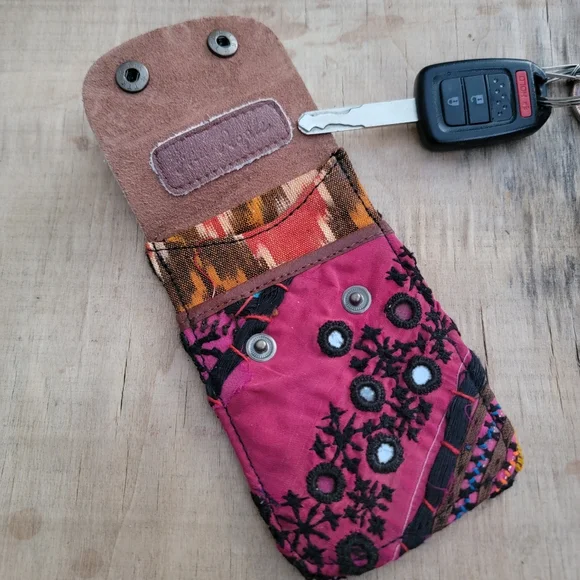 🎱🔮 Free People Boho Embroidered Repurposed vtg banjara hippie Wallet card case - Picture 5 of 16